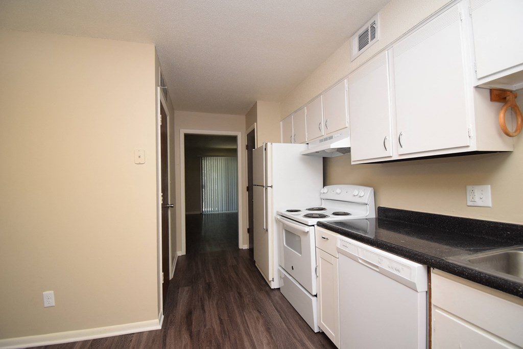 Crysler Plaza West Apartments, 1240012416 E 40th Street, Independence